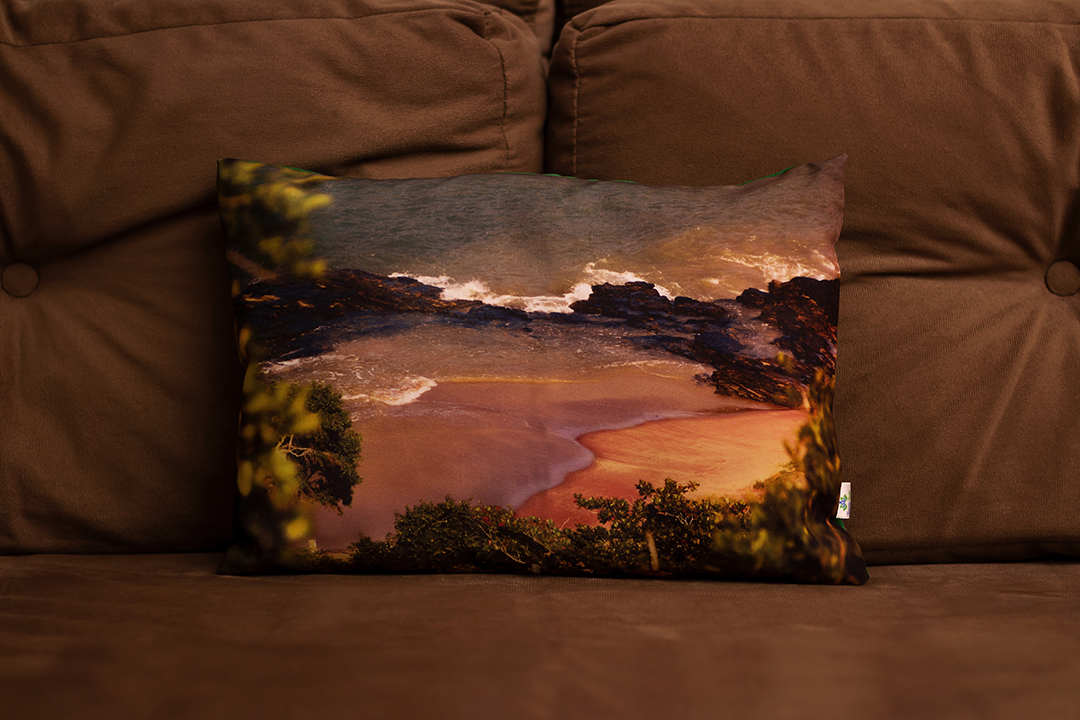 almofada decorativa com fotografia praia do forno
